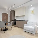 Wyjatkowe Studia W Warszawie By Renters * Варшава