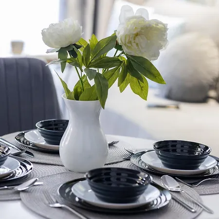 Wyjatkowe Studia W Warszawie By Renters アパート ワルシャワ