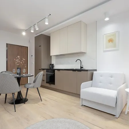 Wyjatkowe Studia W Warszawie By Renters * وارسو