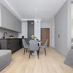 Wyjatkowe Studia W Warszawie By Renters *