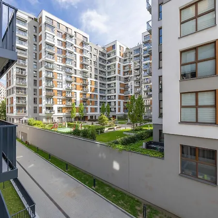 Wyjatkowe Studia W Warszawie By Renters *